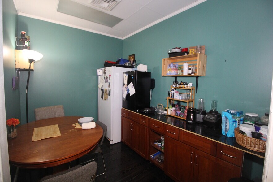 More Photos Of 121 Friends Ln, Newtown Medical For Sale