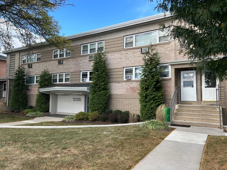 Primary Photo Of 517 E Lancaster Ave, Shillington Medical For Lease