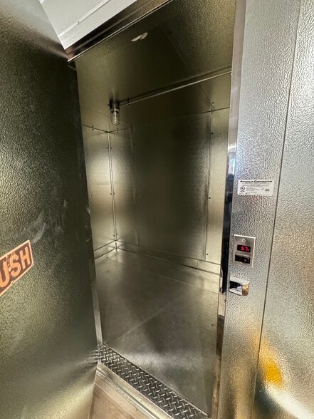 More Photos Of 3238 Foothill Blvd, Glendale Freestanding For Sale