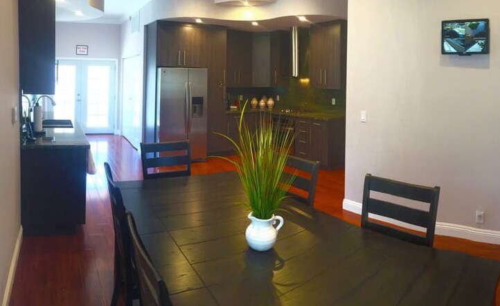 More Photos Of 7001 Garden Grove Ave, Reseda Assisted Living For Lease