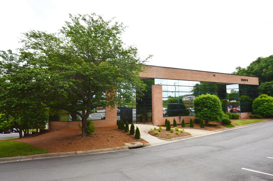 More Photos Of 5509 W Friendly Ave, Greensboro Office For Lease