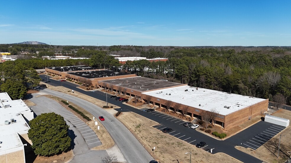 More Photos Of 2500 Park Central Blvd, Decatur Distribution For Lease