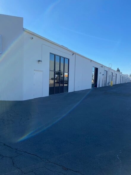More Photos Of 570 S State College Blvd, Fullerton Warehouse For Sale