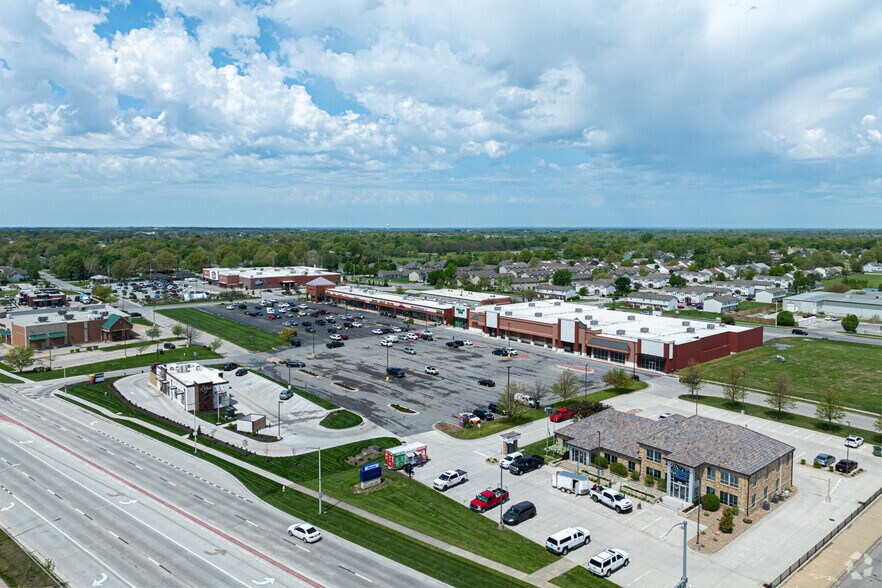 More Photos Of 830 E Main St, Gardner Supermarket For Lease