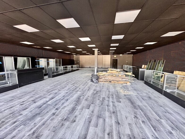 More Photos Of 2401 Veterans Memorial Blvd, Kenner Unknown For Lease