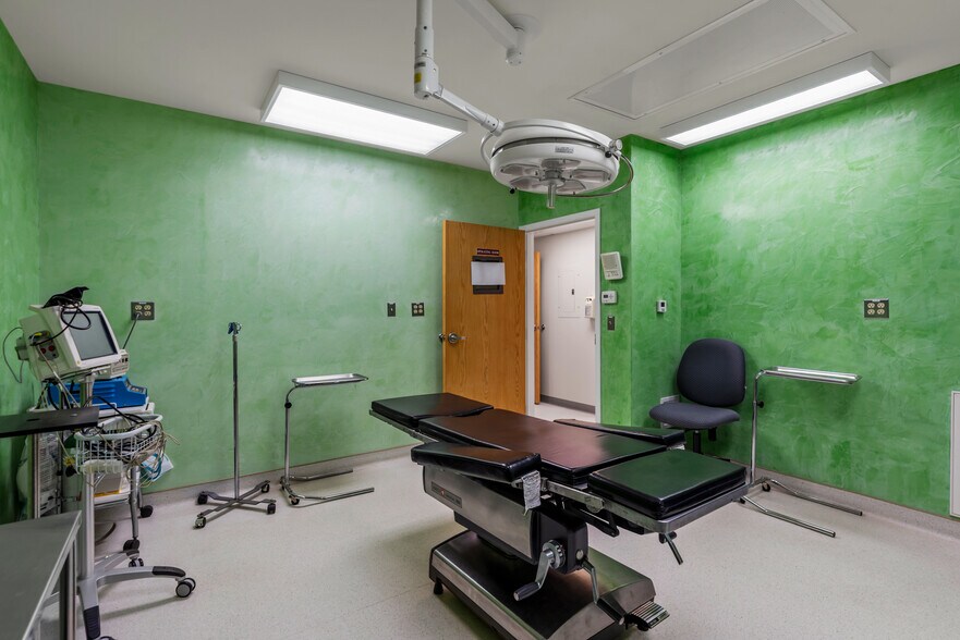 More Photos Of 85 Church St, Middletown Medical For Sale