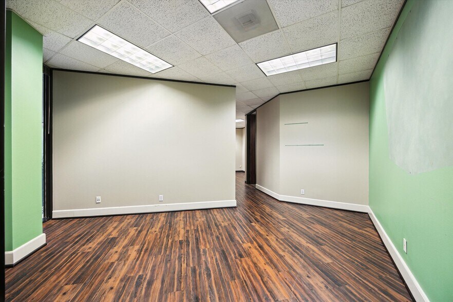 More Photos Of 12727 Featherwood Dr, Houston Office For Lease