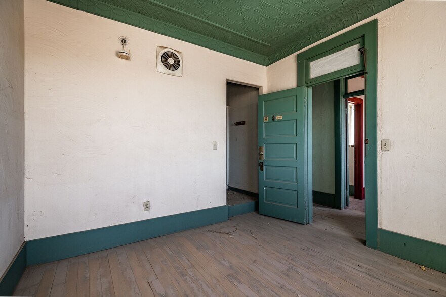 More Photos Of 315 E Andy Devine Ave, Kingman Hotel For Sale
