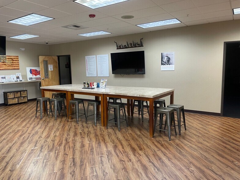 More Photos Of 6649 S Paris St, Centennial Storefront Retail Office For Lease