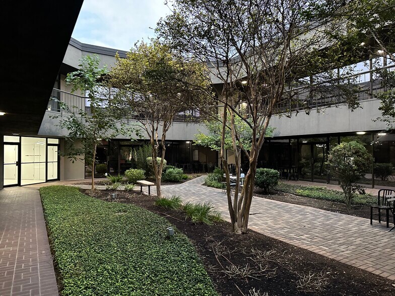 More Photos Of 1603 Babcock Rd, San Antonio Office For Lease