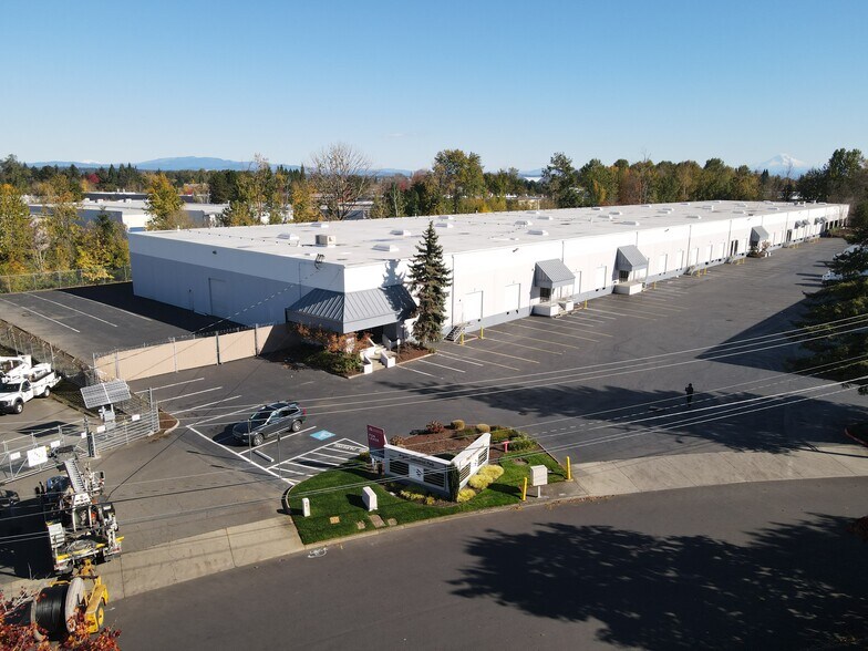 More Photos Of 2321 NE Argyle St, Portland Distribution For Lease