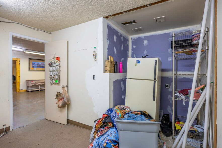 More Photos Of 655 W Cottonwood Ln, Casa Grande Showroom For Sale