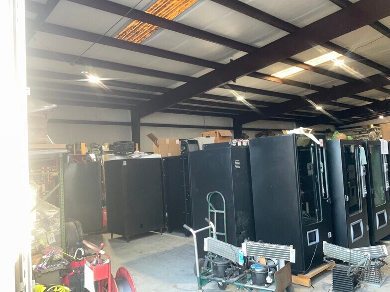 More Photos Of 11607 Prospect Dr, Odessa Manufacturing For Sale