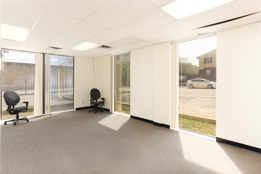 More Photos Of 4139 Gardendale St, San Antonio Office For Sale