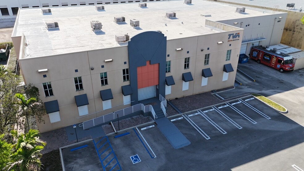 More Photos Of 3515 NW 113th Ct, Doral Warehouse For Lease