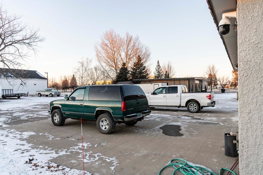More Photos Of 1119 N 42nd St, Grand Forks Office For Lease