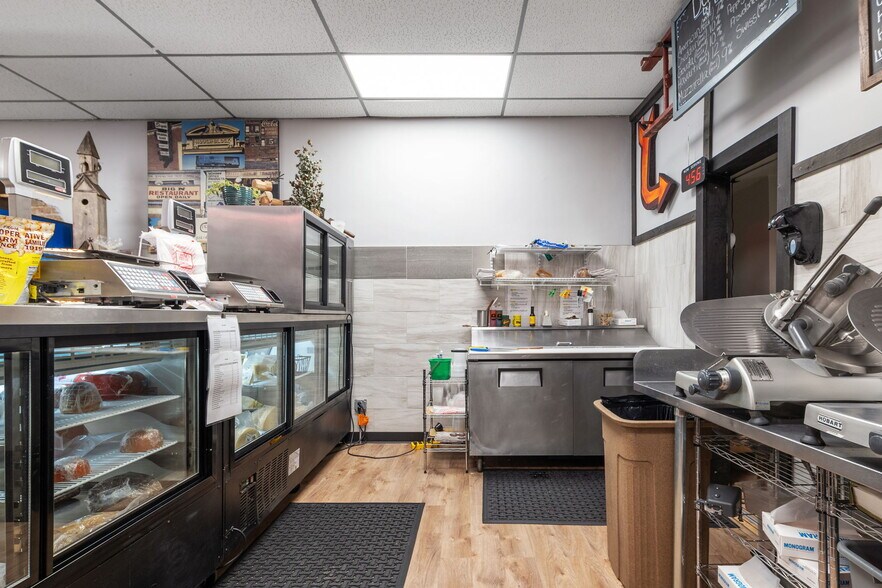 More Photos Of 140 Clinton St, Schenectady Storefront Retail Residential For Lease