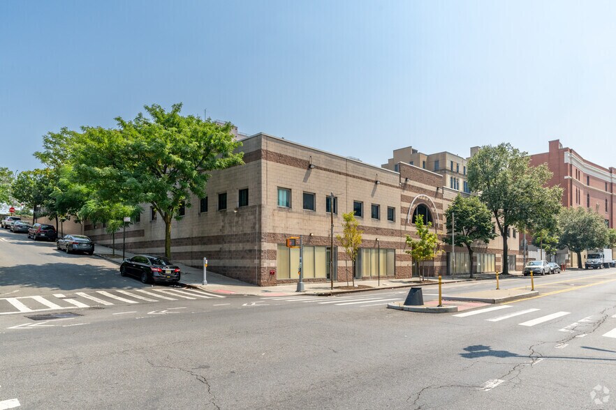 More Photos Of 1610 Bathgate Ave, Bronx Unknown For Lease