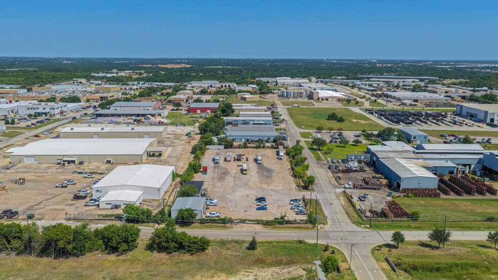 More Photos Of 950 Trinity Dr, Mansfield Flex For Lease