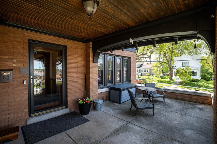 More Photos Of 90 S Main St, Hartford Hospitality For Sale