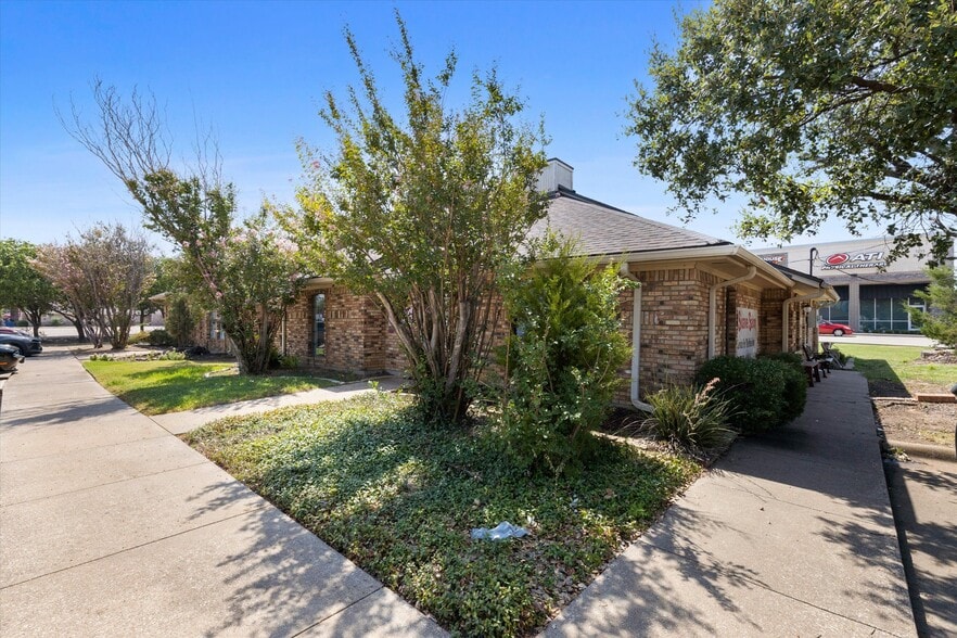 More Photos Of 1055 W Pioneer Pky, Grand Prairie Medical For Lease