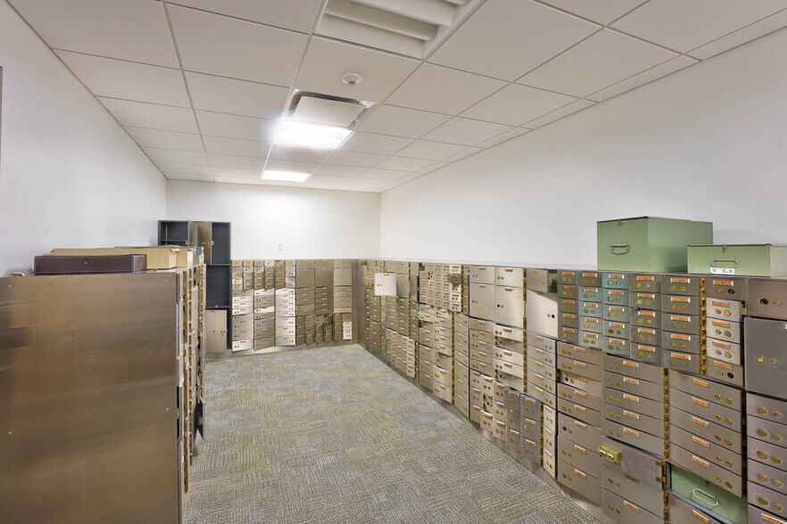 More Photos Of 1200 E Blue Heron Blvd, West Palm Beach Storefront Retail Office For Lease