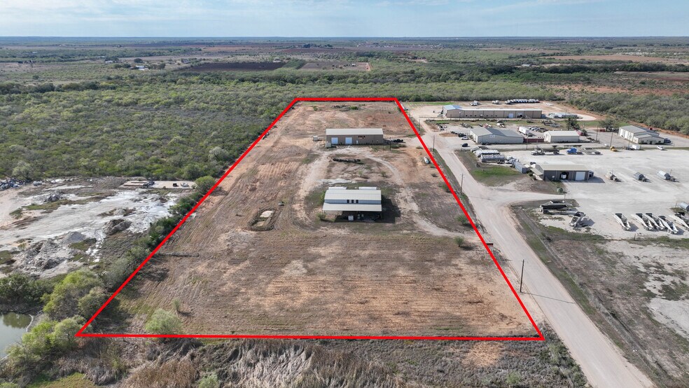 More Photos Of 193 Welco Ln, Jourdanton Warehouse For Sale