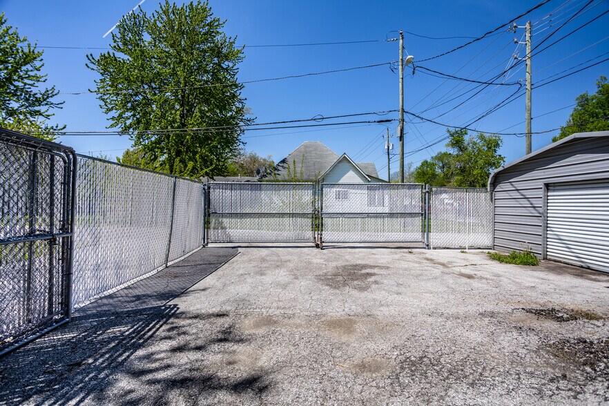 More Photos Of 502 S Keystone Ave, Indianapolis Light Manufacturing For Sale