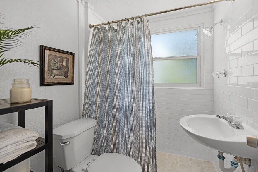 More Photos Of 13901 Old Dixie Hwy, Hudson Multifamily For Sale