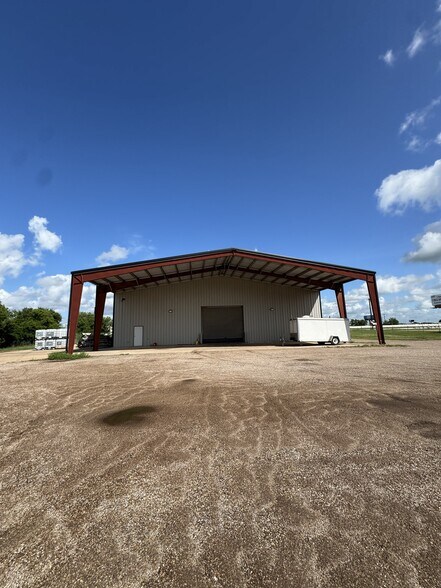 More Photos Of 12104 US-59, Victoria Industrial For Lease