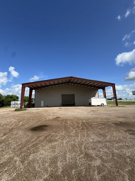More Photos Of 12104 US-59, Victoria Industrial For Lease