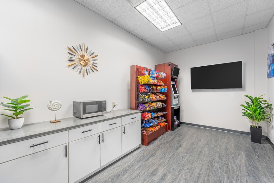 More Photos Of 1750 Valley View Ln, Farmers Branch Office For Lease