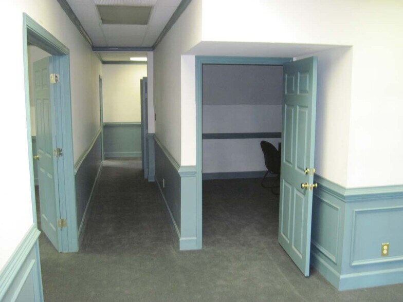 More Photos Of 1225 Johnson Ferry Rd, Marietta Medical For Lease