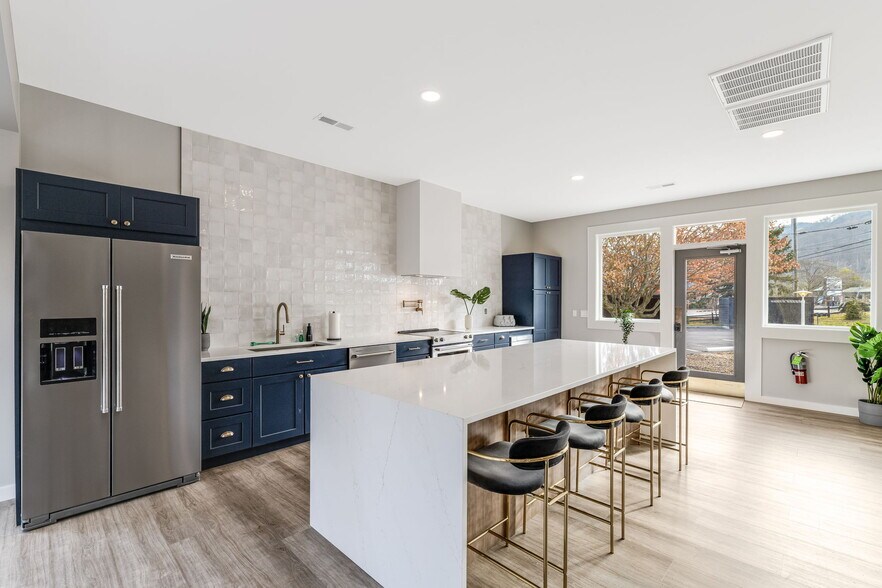 More Photos Of 4102 Soco Rd, Maggie Valley Hotel For Sale