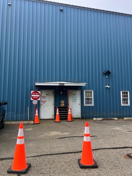 More Photos Of 185 Lafayette Rd, North Hampton Warehouse For Lease