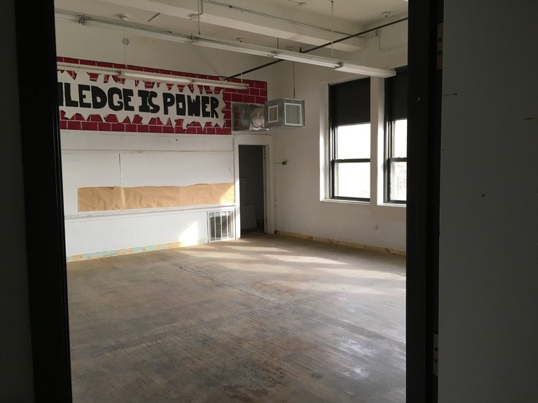 More Photos Of 1400 NW 3rd St, Oklahoma City Schools For Sale