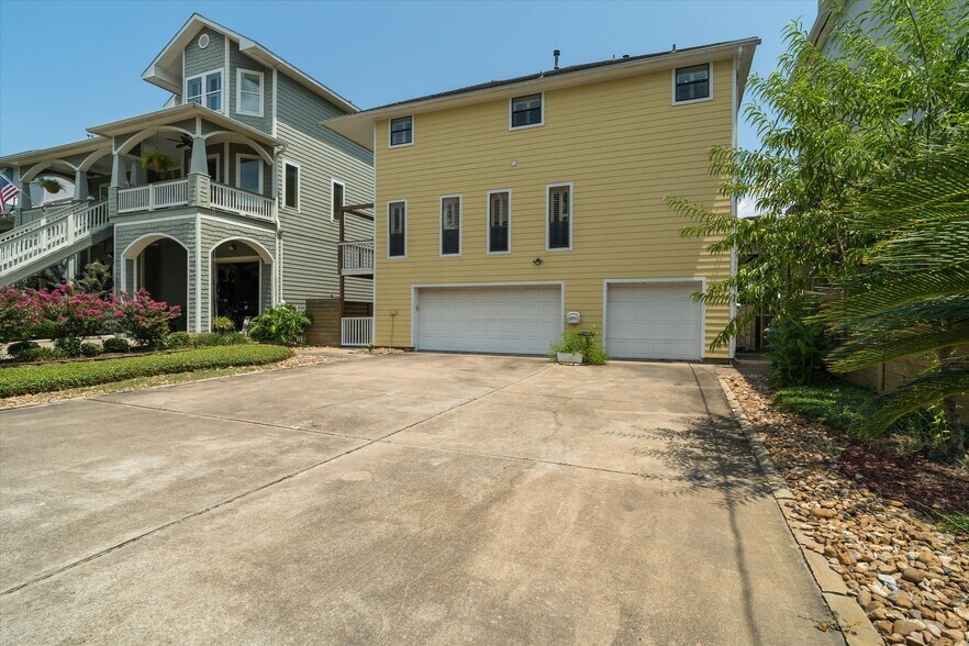 More Photos Of 804 Bay Ave, Kemah Specialty For Sale