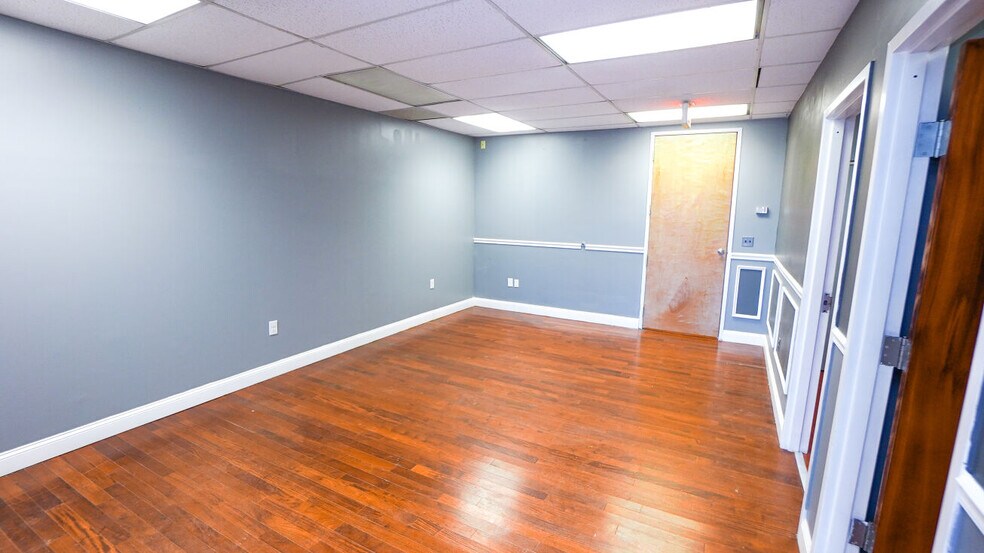 More Photos Of 2 Lincoln Hwy, Edison Medical For Lease
