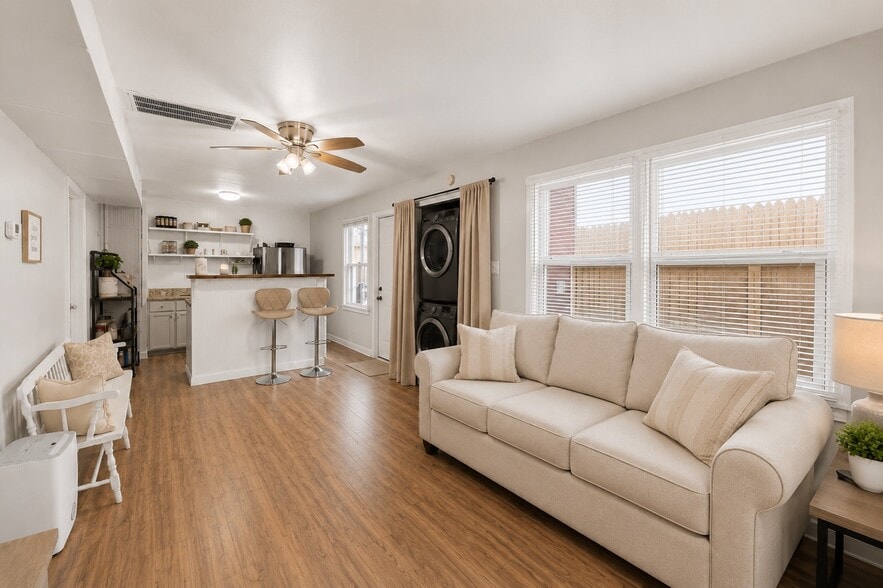 More Photos Of 609 Sealy St, Galveston Apartments For Sale