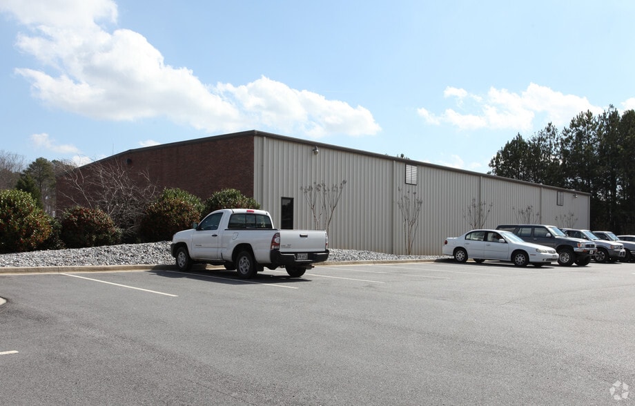 More Photos Of 3615 North Pky, Cumming Warehouse For Lease