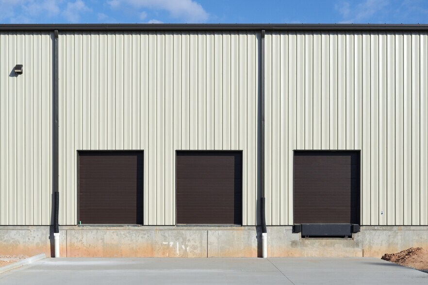 More Photos Of 717 Brigham Rd, Greensboro Flex For Lease