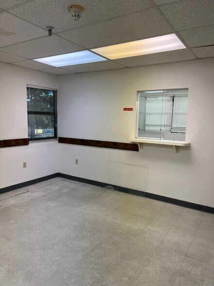 More Photos Of 2650 Bahia Vista St, Sarasota Medical For Sale