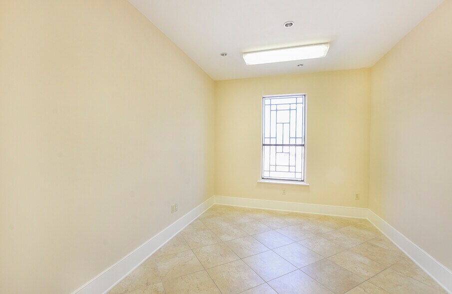 More Photos Of 4641 Fairfield St, Metairie Medical For Lease