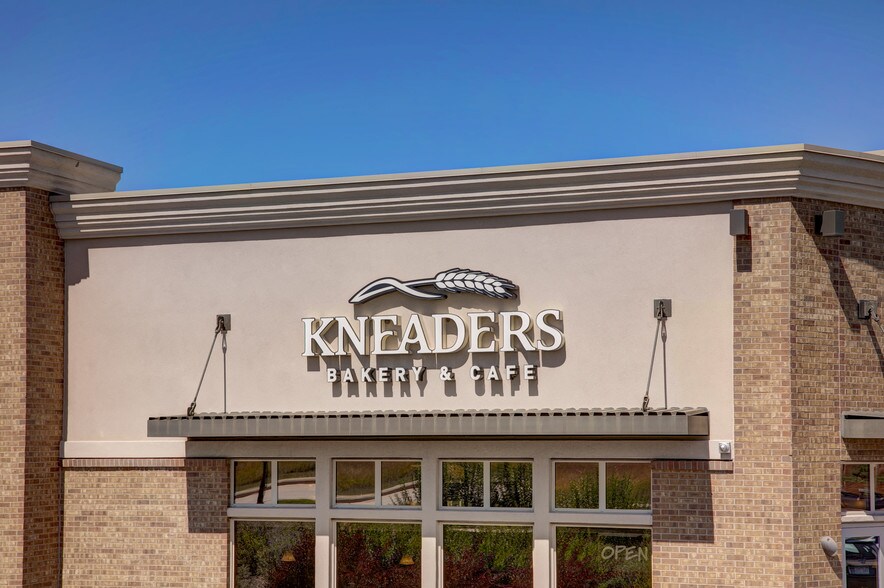 More Photos Of 9846 Zenith Meridian Dr, Englewood Restaurant For Sale