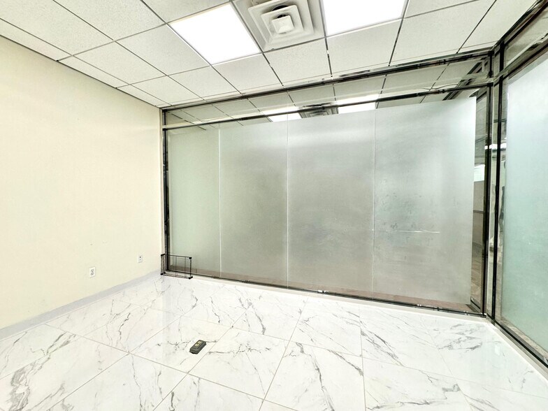 More Photos Of 25-21 49th St, Astoria Office For Lease
