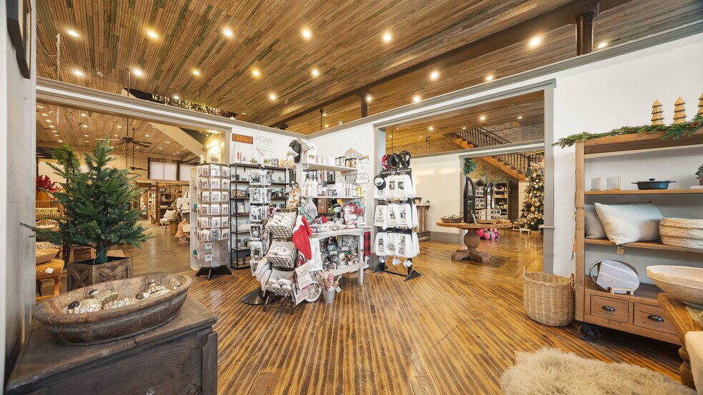 More Photos Of 101 N Elm, Hico General Retail For Sale