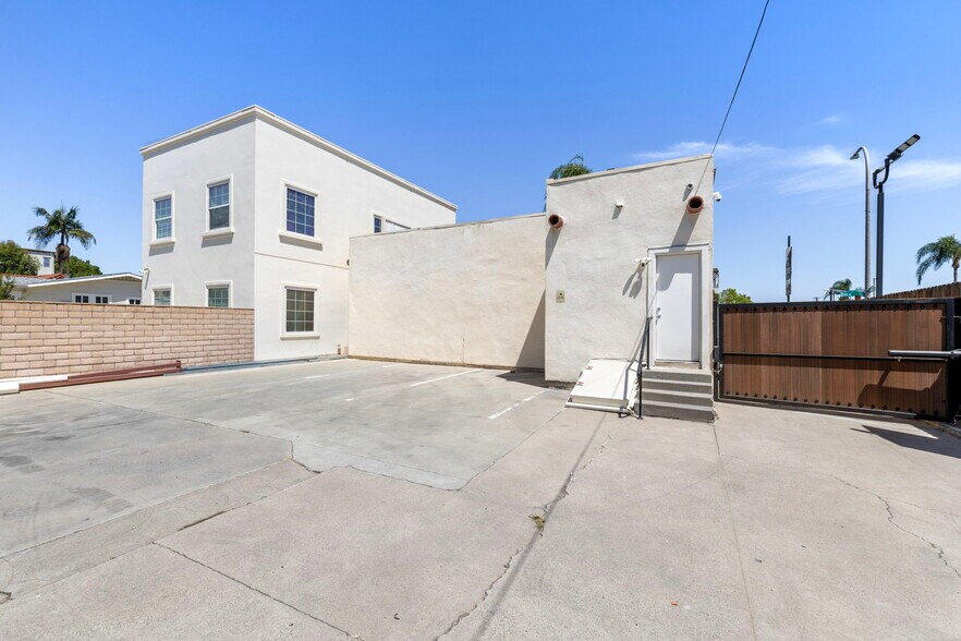 More Photos Of 543 S Brea Blvd, Brea Office For Lease