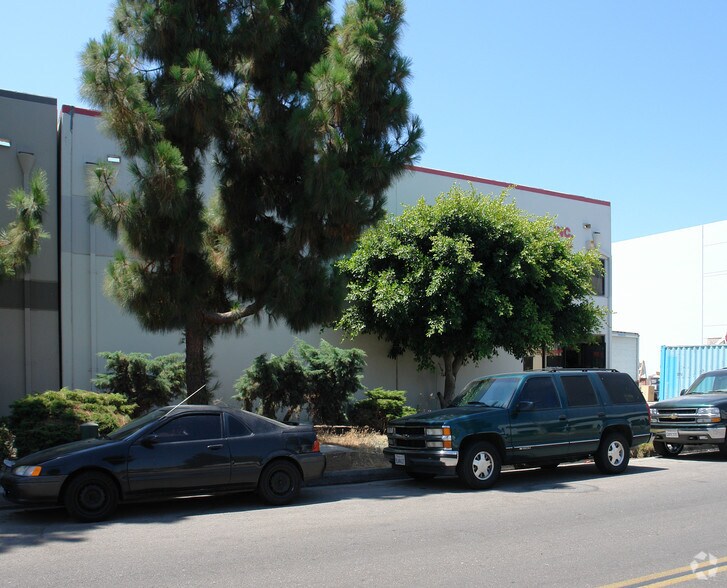 More Photos Of 5382 Oceanus Dr, Huntington Beach Manufacturing For Lease