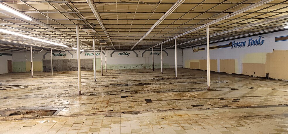 More Photos Of 524 5th St, Rockport Storefront Retail Office For Sale