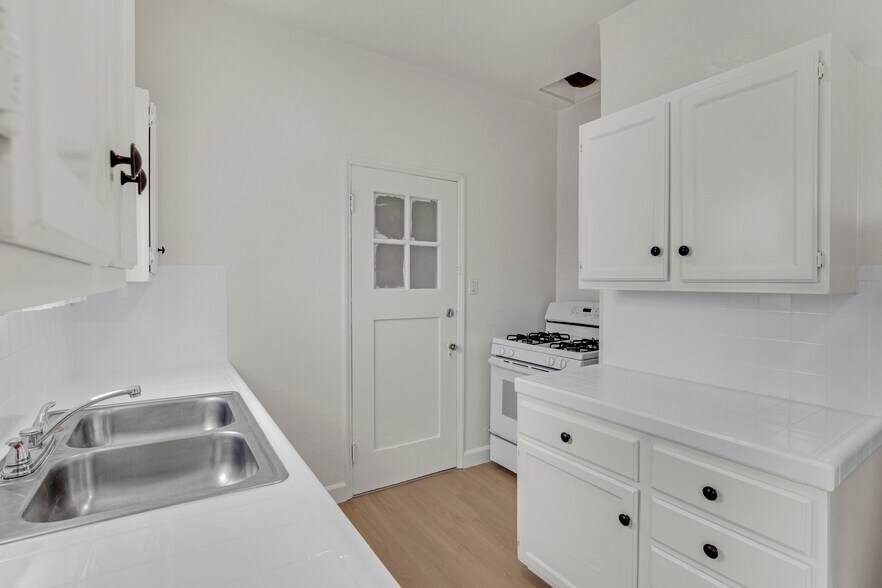 More Photos Of 1430 Elm Ave, Long Beach Apartments For Sale